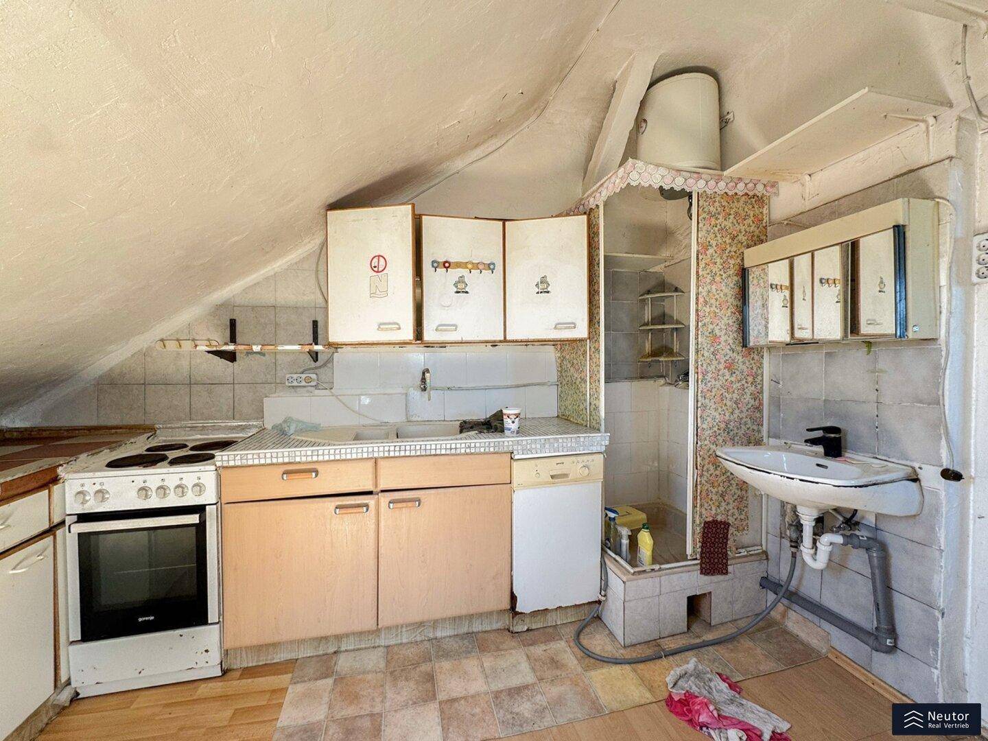 DACHGESCHOSSWOHNUNG MIT BALKON MÖGLICHKEIT IM VILLEN COTTAGE - GEMEINSCHAFTSPOOL - Mehr