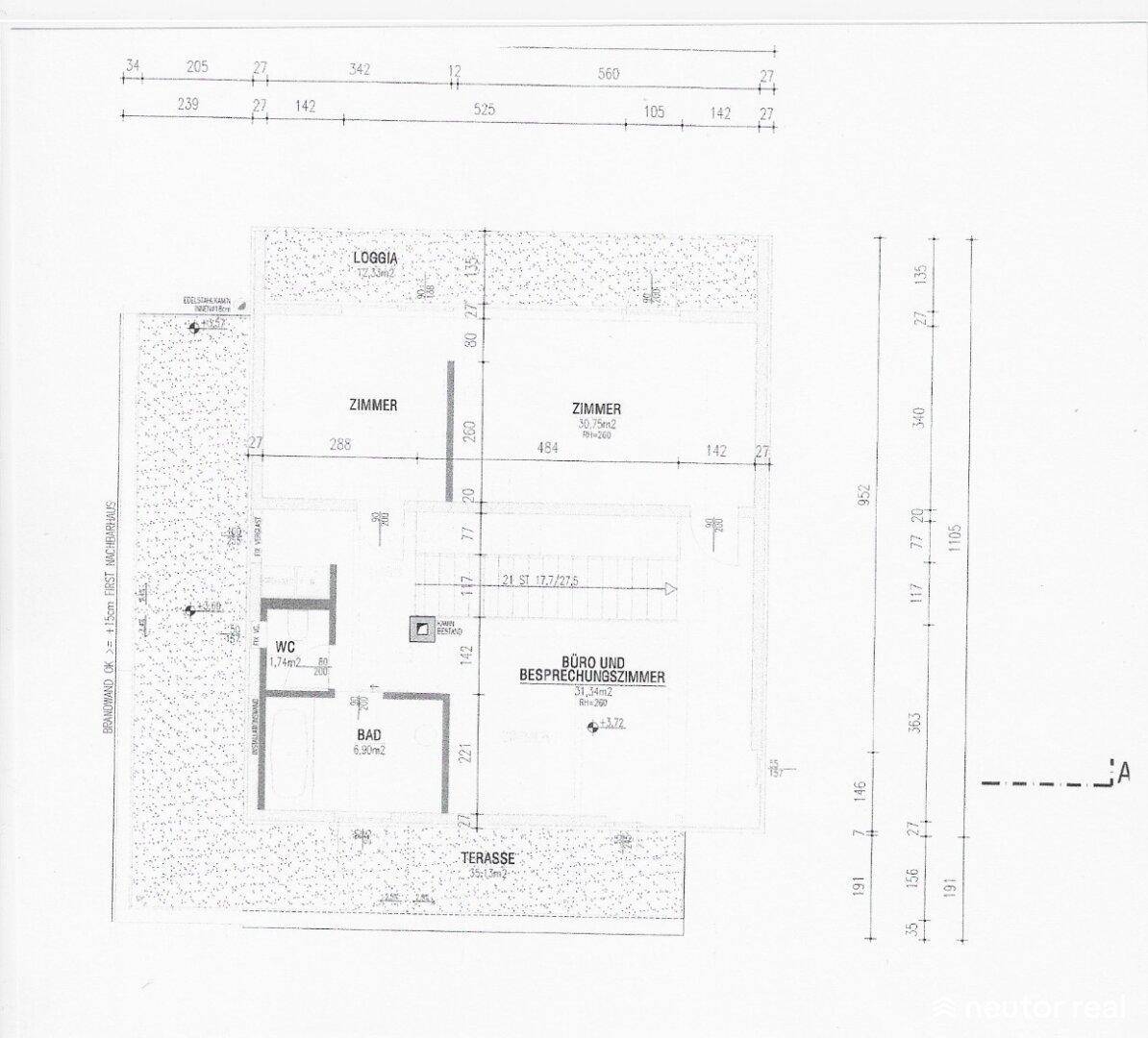 Grundriss des Obergeschosses mit mehreren Zimmern, Bad, WC, Loggia und einer weiteren Terrasse.