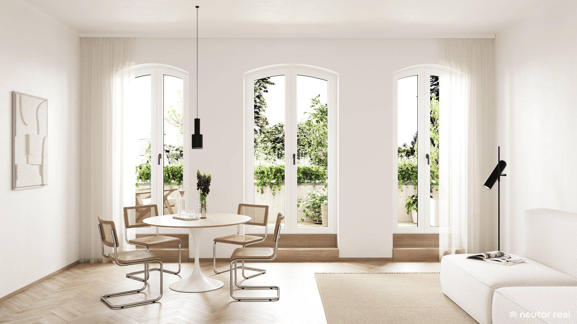 Heller Wohn-Essbereich mit elegantem Esstisch, weißem Sofa und großen Bogenfenstern zum Garten.