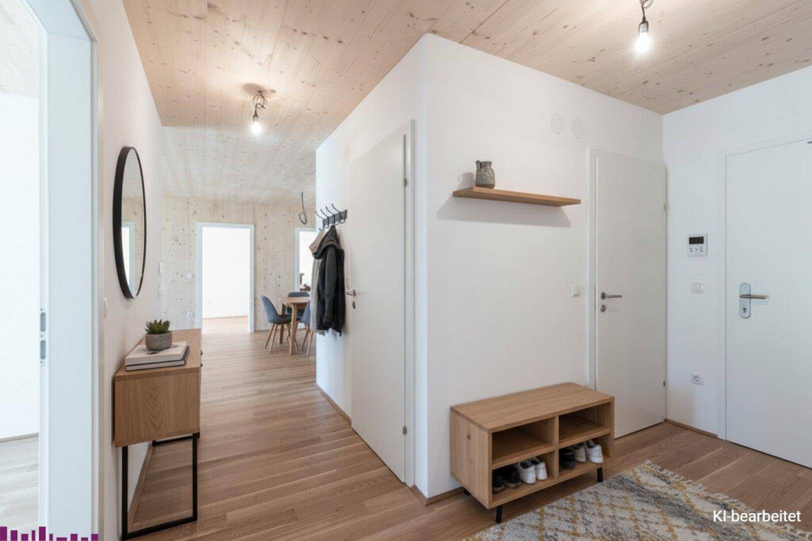 Heller Eingangsbereich mit Holzboden, Holzdecke und Garderobe.