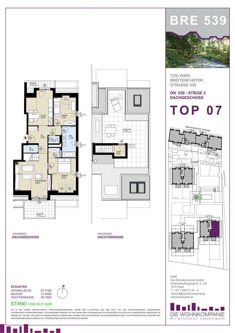 Grundrissplan einer Duplex-Wohnung im Dachgeschoss mit Balkon und großer Dachterrasse, inklusive offener Wohnküche und zwei Bädern.