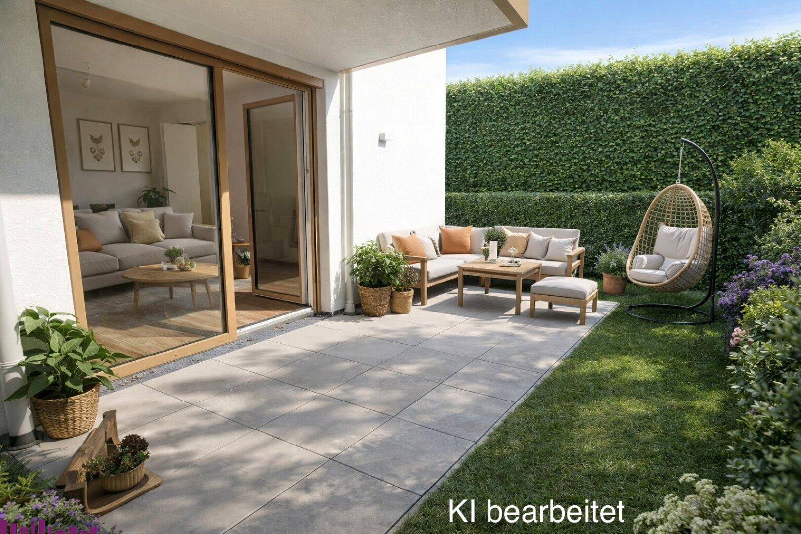 Geräumige Terrasse mit bequemen Gartenmöbeln und direktem Zugang zum gepflegten Gartenbereich.