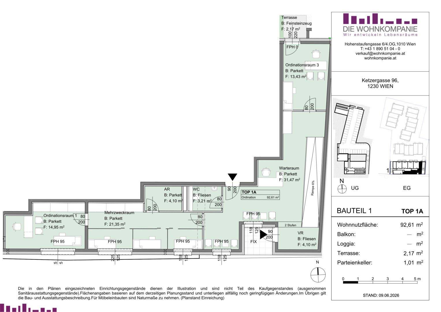 Grundrissplan einer Einheit mit Terrasse, Balkon und verschiedenen Räumen, inklusive Parkett- und Fliesenböden.