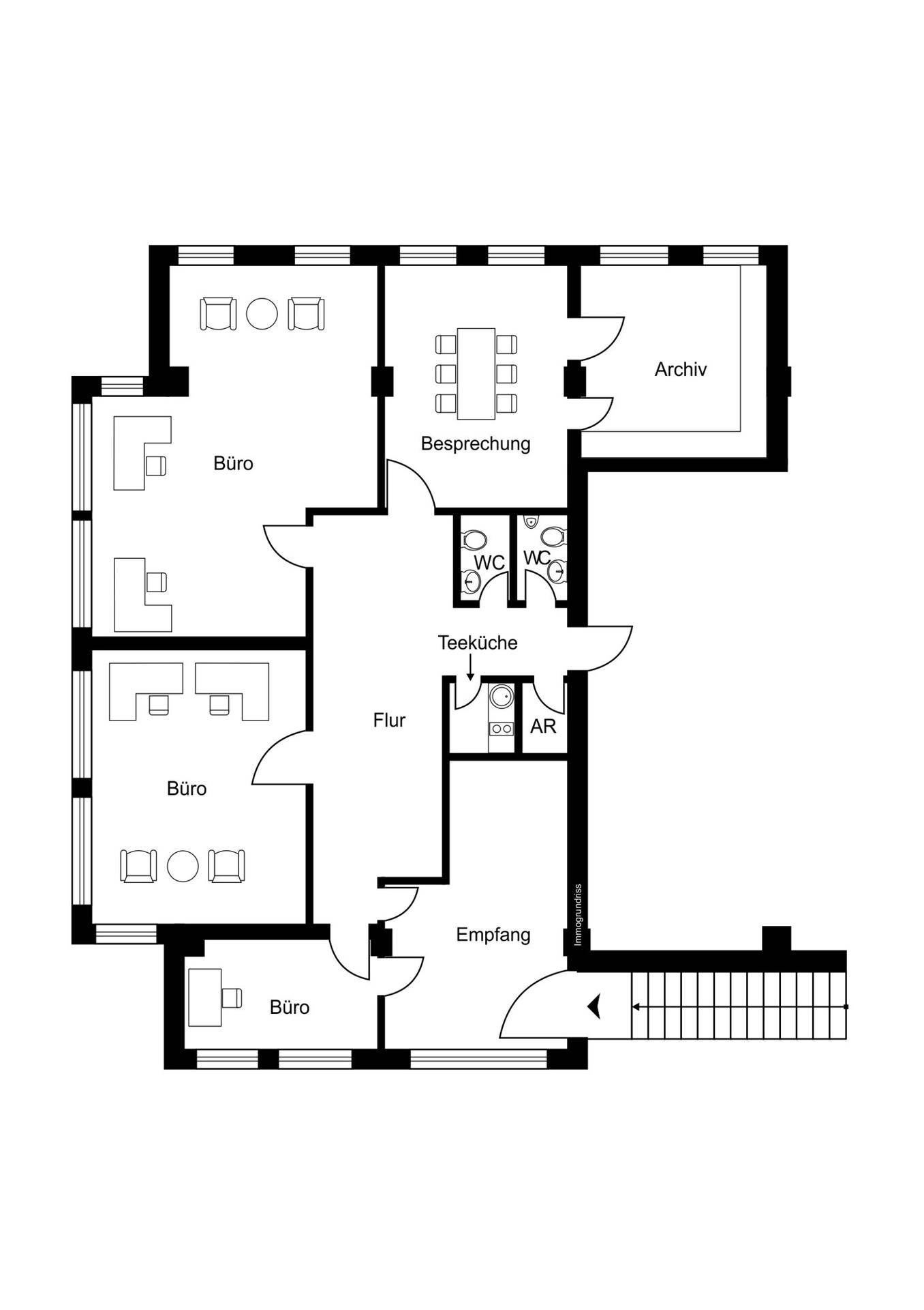 Grundriss des Obergeschosses mit mehreren Büros, Besprechungsraum, Teeküche und Toiletten.