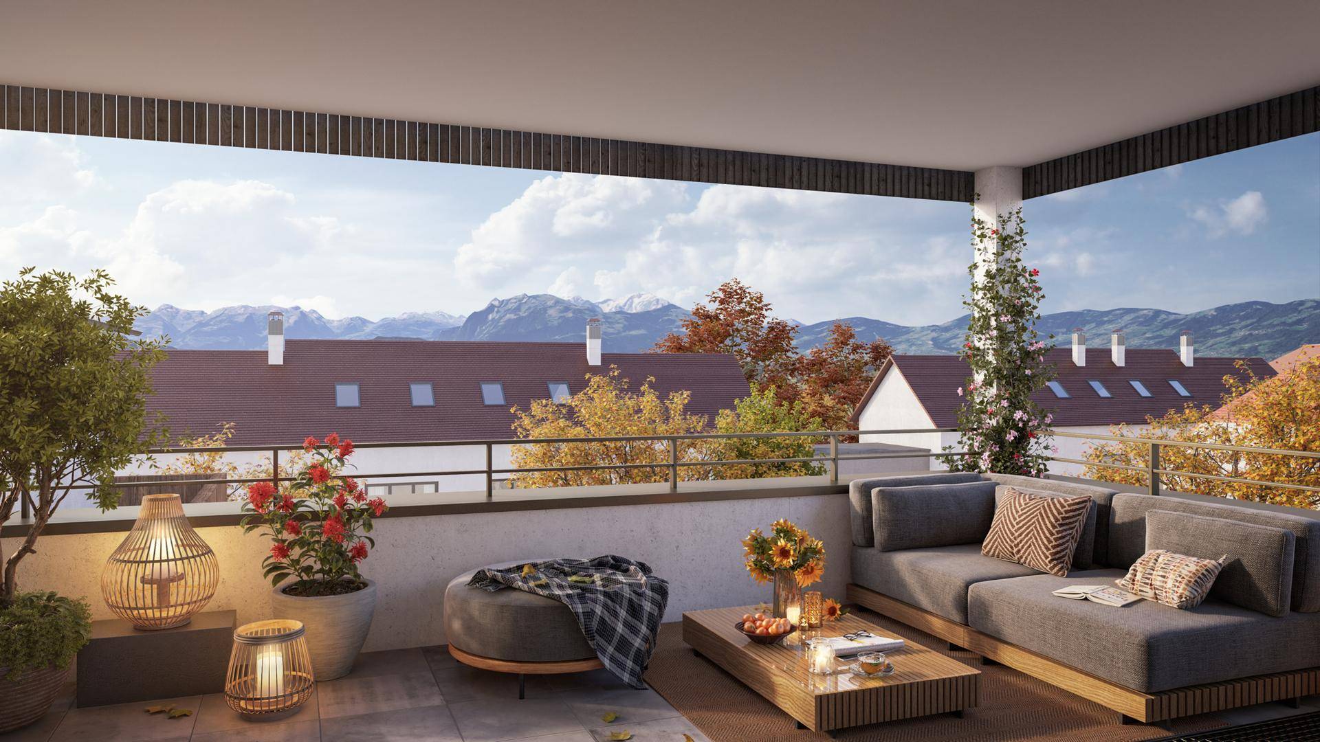 Großer Balkon mit bequemen Lounge-Möbeln, Pflanzen und weitem Blick auf die Berge.