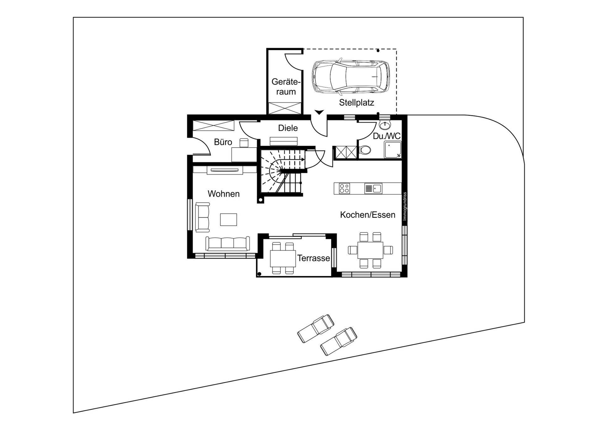 Grundriss des Erdgeschosses mit Wohn-, Koch- und Essbereich sowie Terrasse.