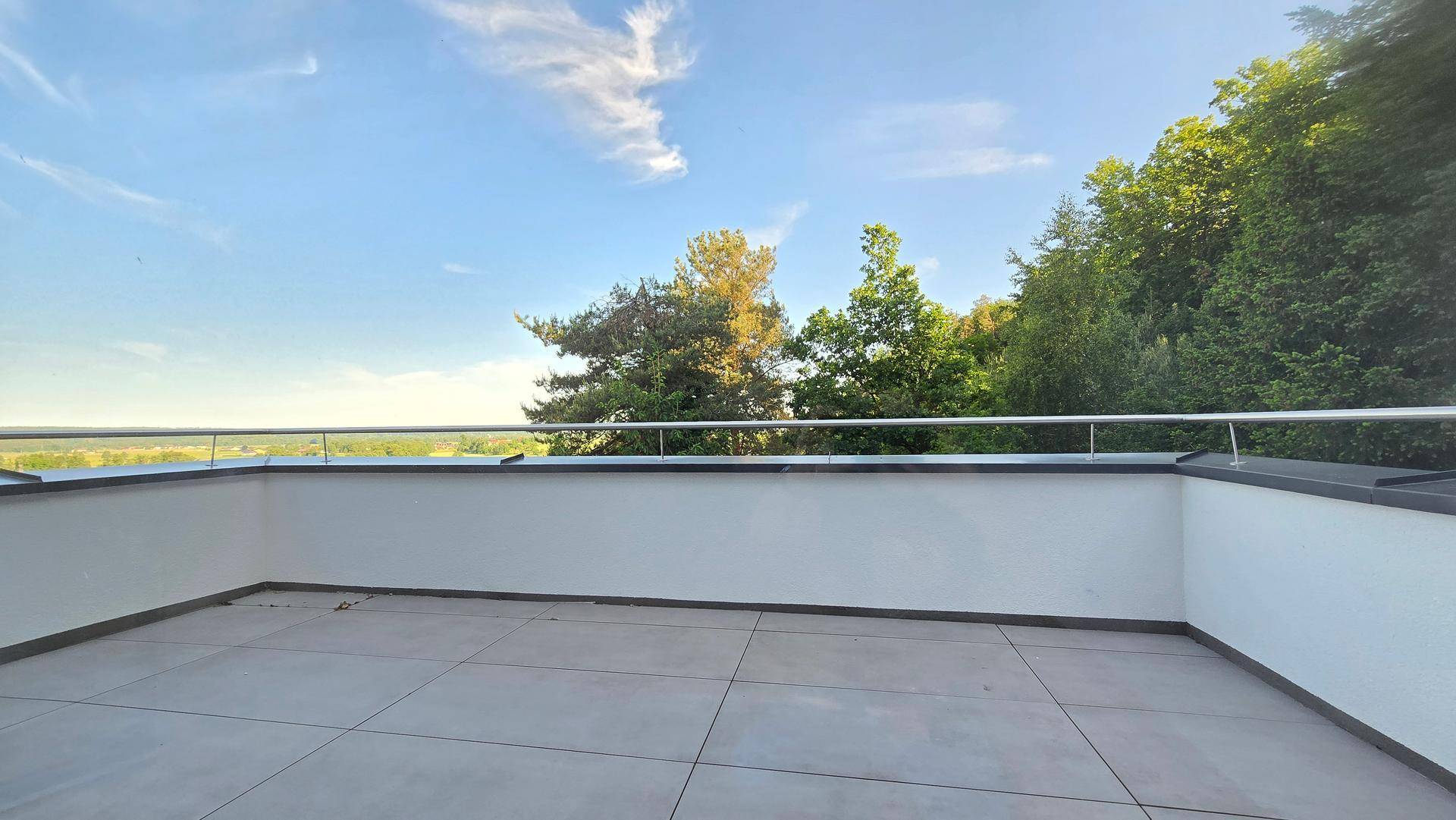 Bezugsfertige hochwertige Eigentumswohnung in bester Lage mit Balkon und freiem Blick ins Grüne - Ansicht 2