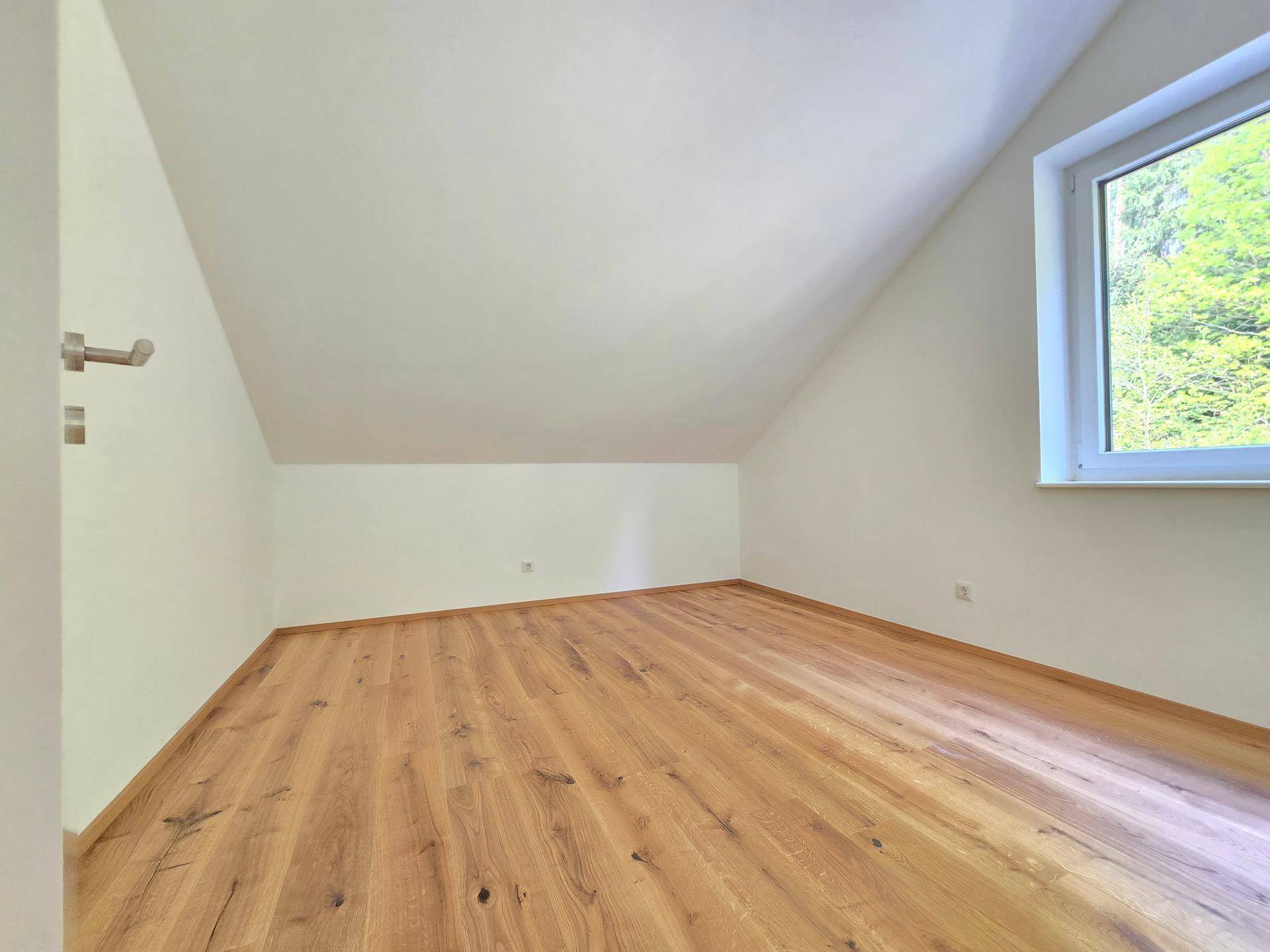 Bezugsfertige hochwertige Eigentumswohnung in bester Lage mit Balkon und freiem Blick ins Grüne - Ansicht 5