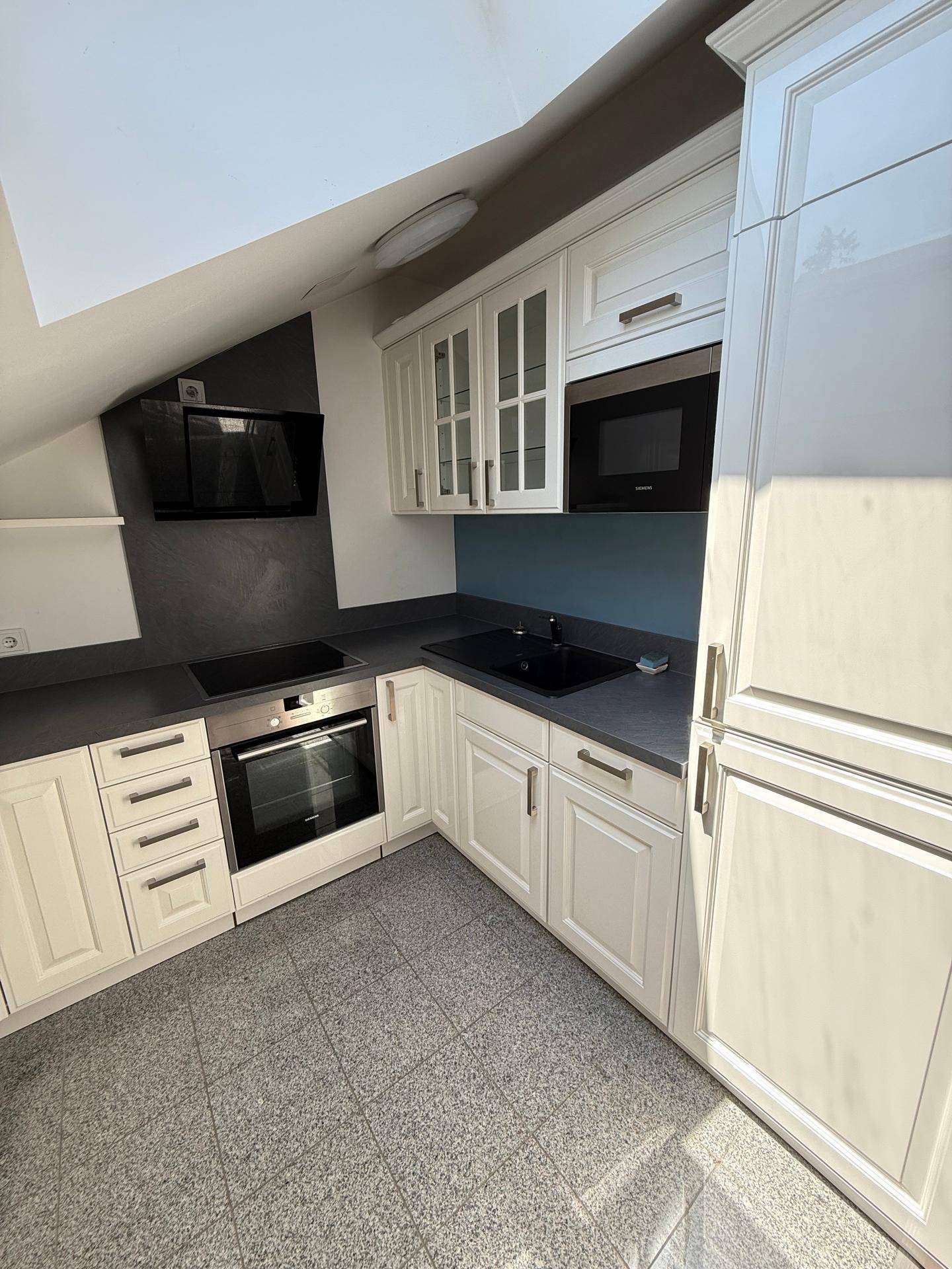 Hochwertige, helle 2-Zimmer-Wohnung in Badener Stadtvilla – Grünblick, Parkplatz inklusive &amp; Bahnhofsnähe - Ansicht 3