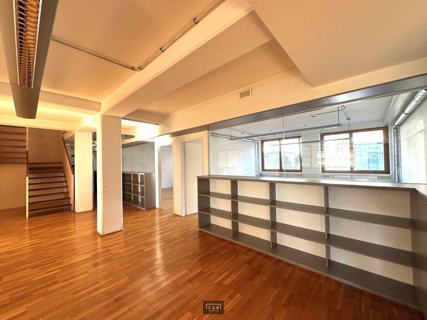 226 Immobilien: INNSBRUCK ZENTRUM: Großflächige Bürofläche (14 RÄUME / ca. 626 m² NF) über 2 Ebenen (TEILUNG MÖGLICH ca. 300 m²) / ab sofort – pohled 4