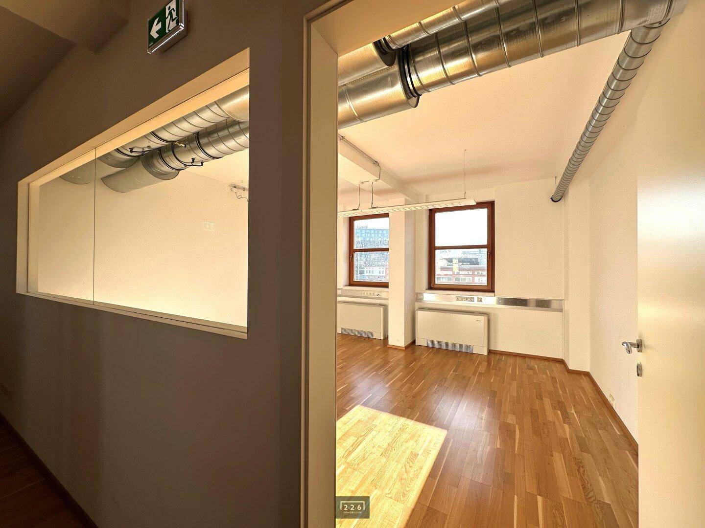 226 Immobilien: INNSBRUCK ZENTRUM: Großflächige Bürofläche (14 RÄUME / ca. 626 m² NF) über 2 Ebenen (TEILUNG MÖGLICH ca. 300 m²) / ab sofort – další