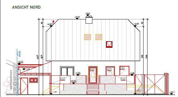 Nordansicht des Gebäudes mit Eingangsbereich und Fensteranordnung.