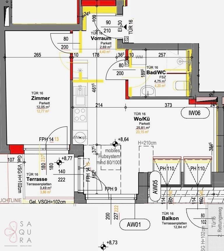 Detaillierter Grundriss mit Raumaufteilung, Abmessungen, Balkon und Terrasse.
