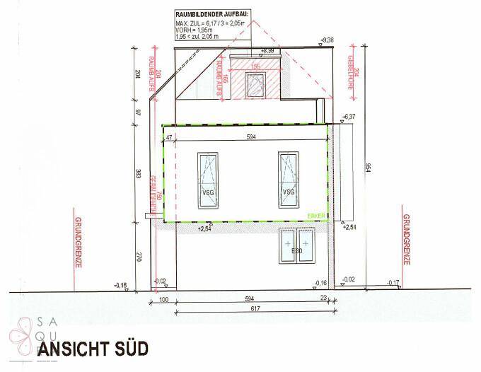 Ansicht der Südseite des Gebäudes mit Fensteranordnung und Dachkonstruktion.
