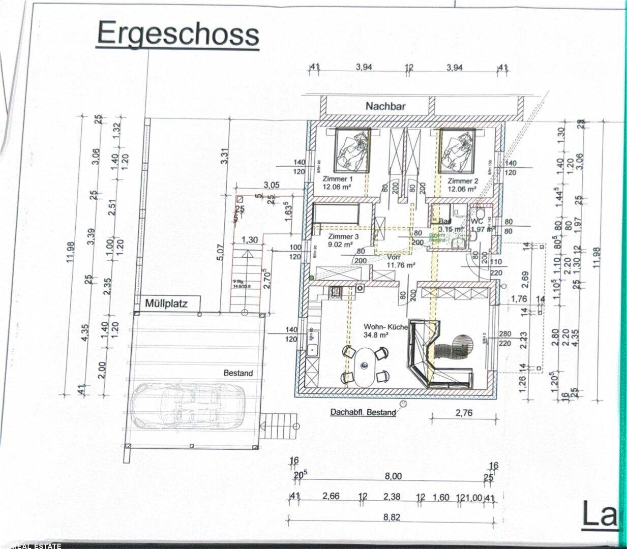Grundriss des Erdgeschosses mit Wohn-Küche, drei Zimmern, WC und Garage.