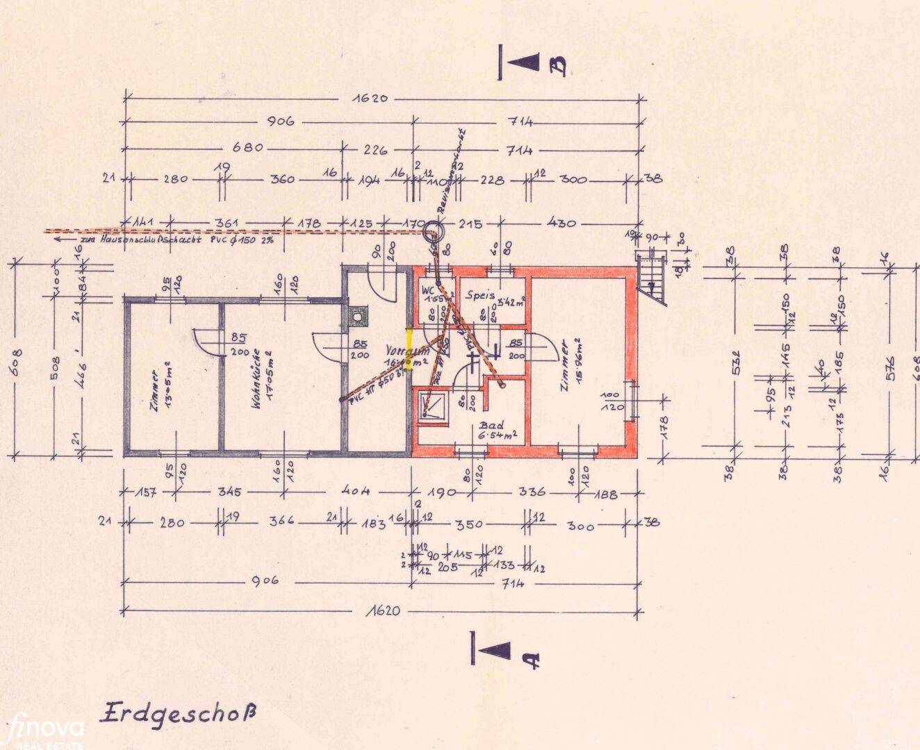 Detaillierter Grundriss des Erdgeschosses mit Raumaufteilung und Maßen.