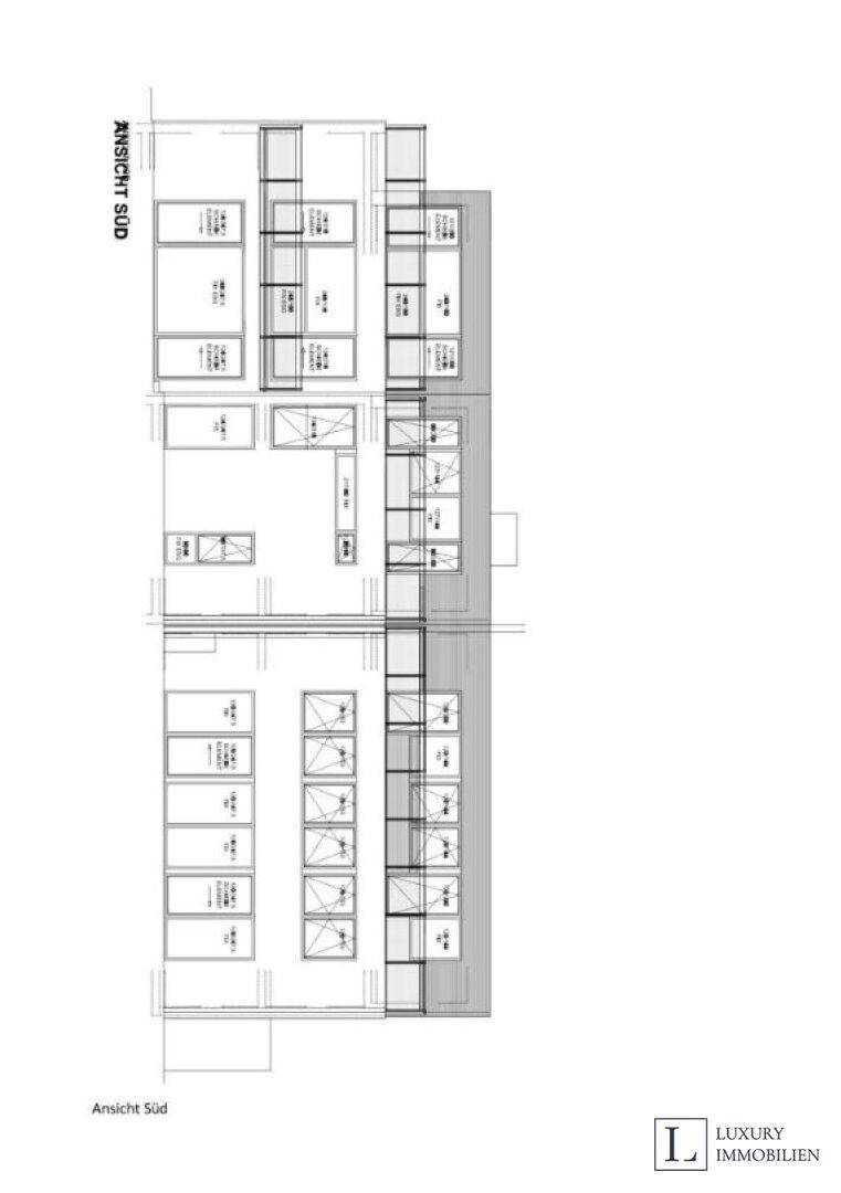 Südansicht des Gebäudes mit Fenster- und Fassadendetails.