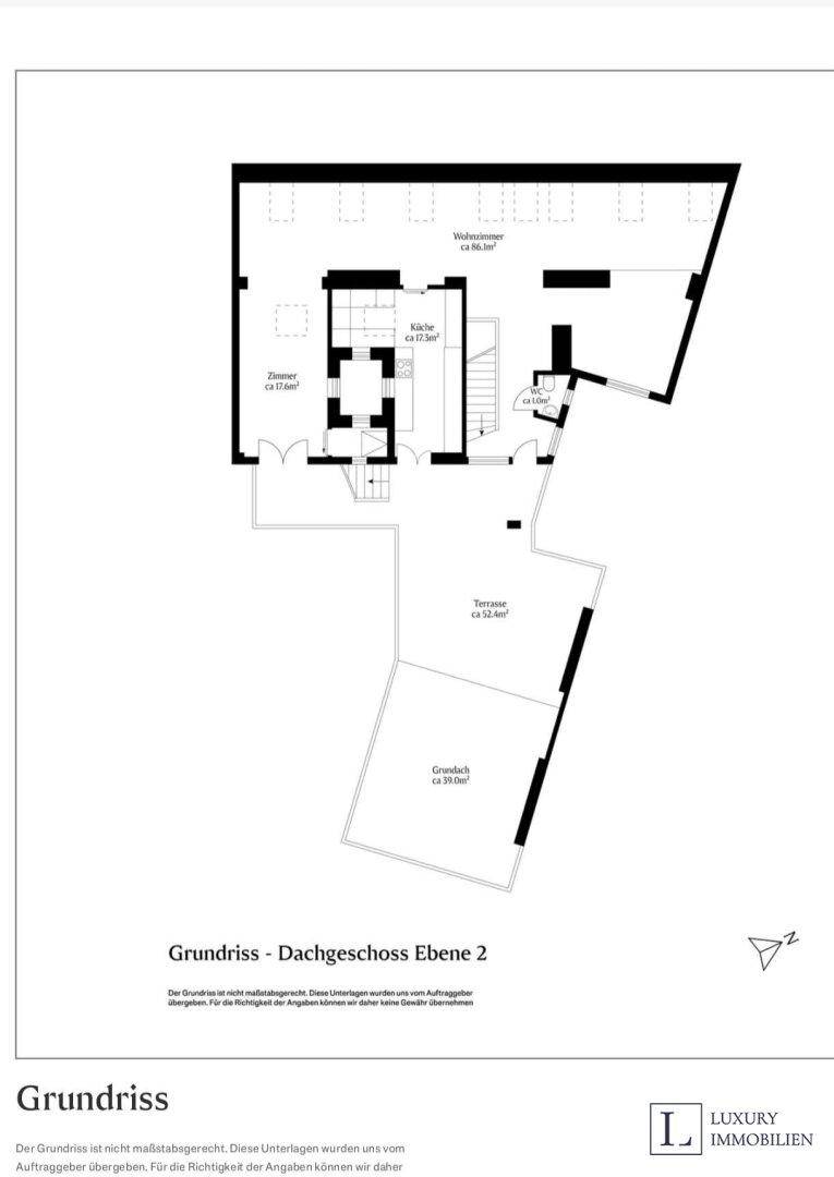 Grundriss des Dachgeschosses Ebene 2 mit Wohnzimmer, Küche und großer Terrasse.