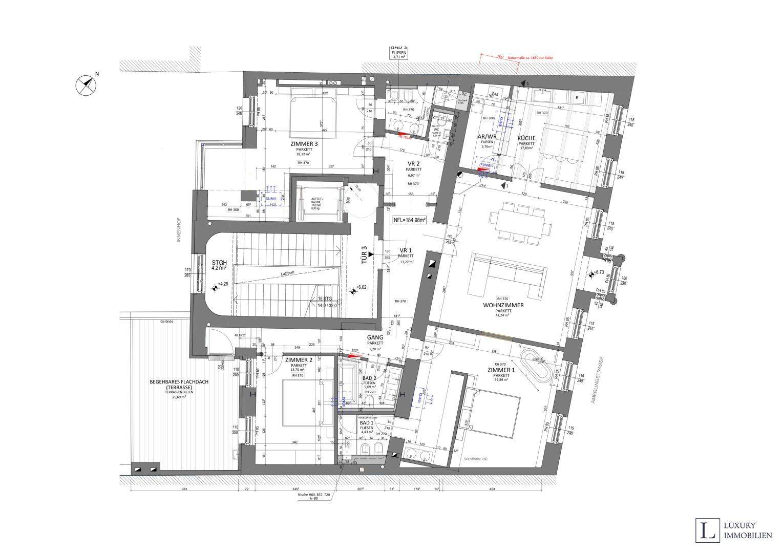 Grundriss einer Wohnung mit drei Schlafzimmern, offener Küche, zwei Bädern und großer Terrasse.