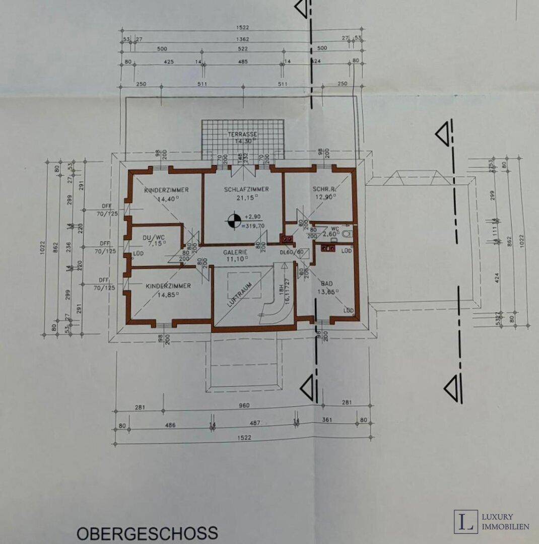 Grundriss des Obergeschosses mit Schlafzimmern, Kinderzimmern und Terrasse.