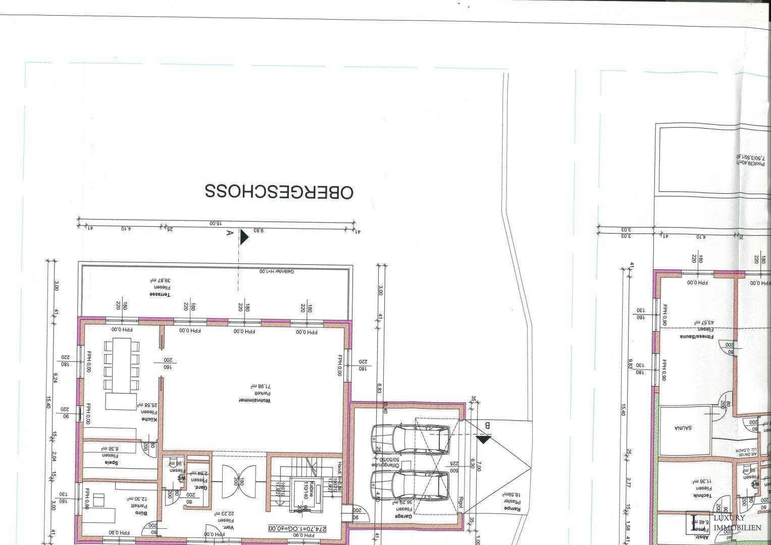 Grundriss des Obergeschosses mit Wohnbereich, Essbereich und Zugang zur Garage.