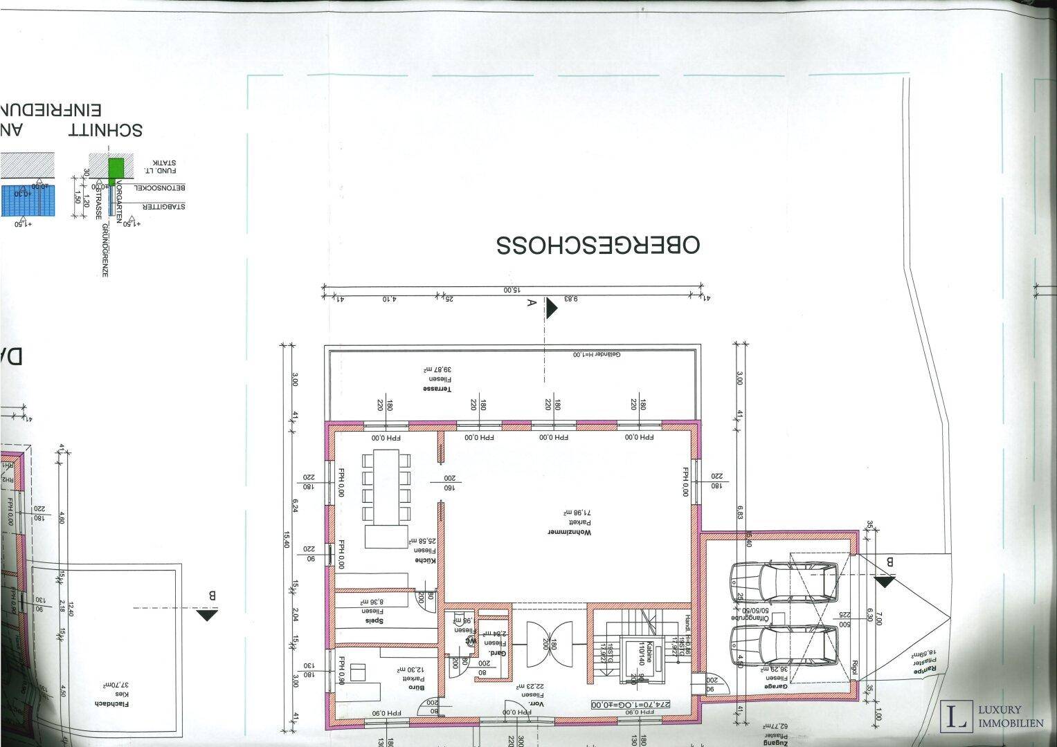 Grundriss des Obergeschosses mit Wohnbereich, Essbereich und Zugang zur Garage.