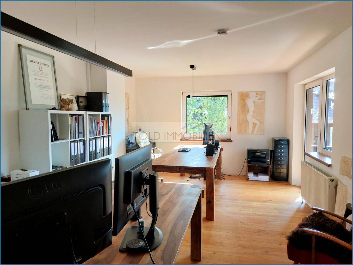 Büro im OG mit Balkonzugang