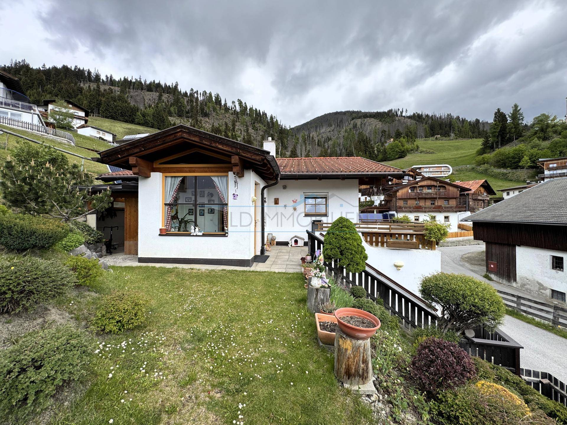 Wohnhaus mit Garage und Garten in sonniger Aussichtslage - Ansicht 3