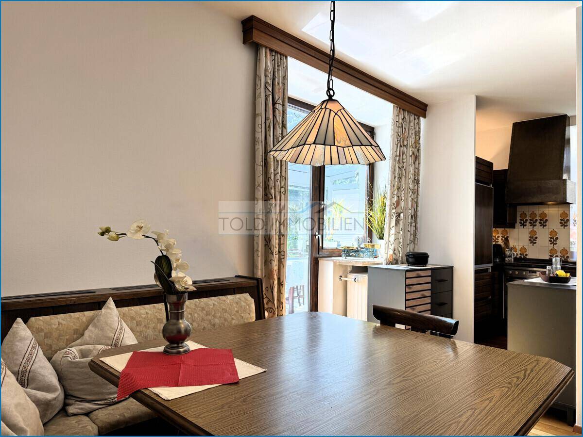 Top 1 Essbereich mit Blick zum Wintergarten