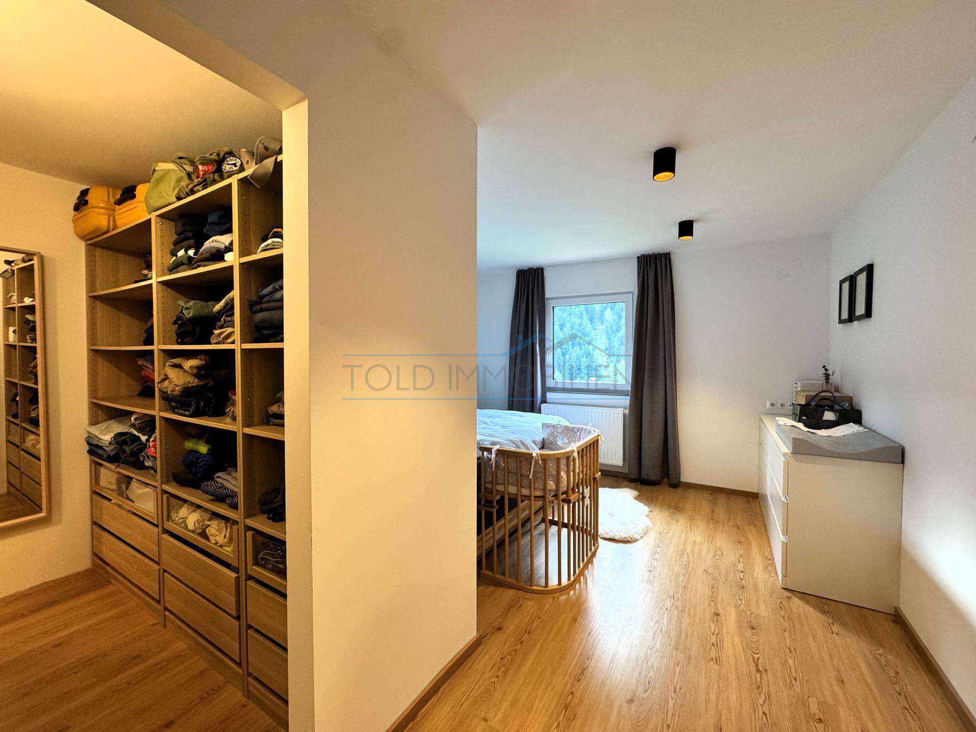 11 - Elternschlafzimmer mit begehbarem Kleiderschrank