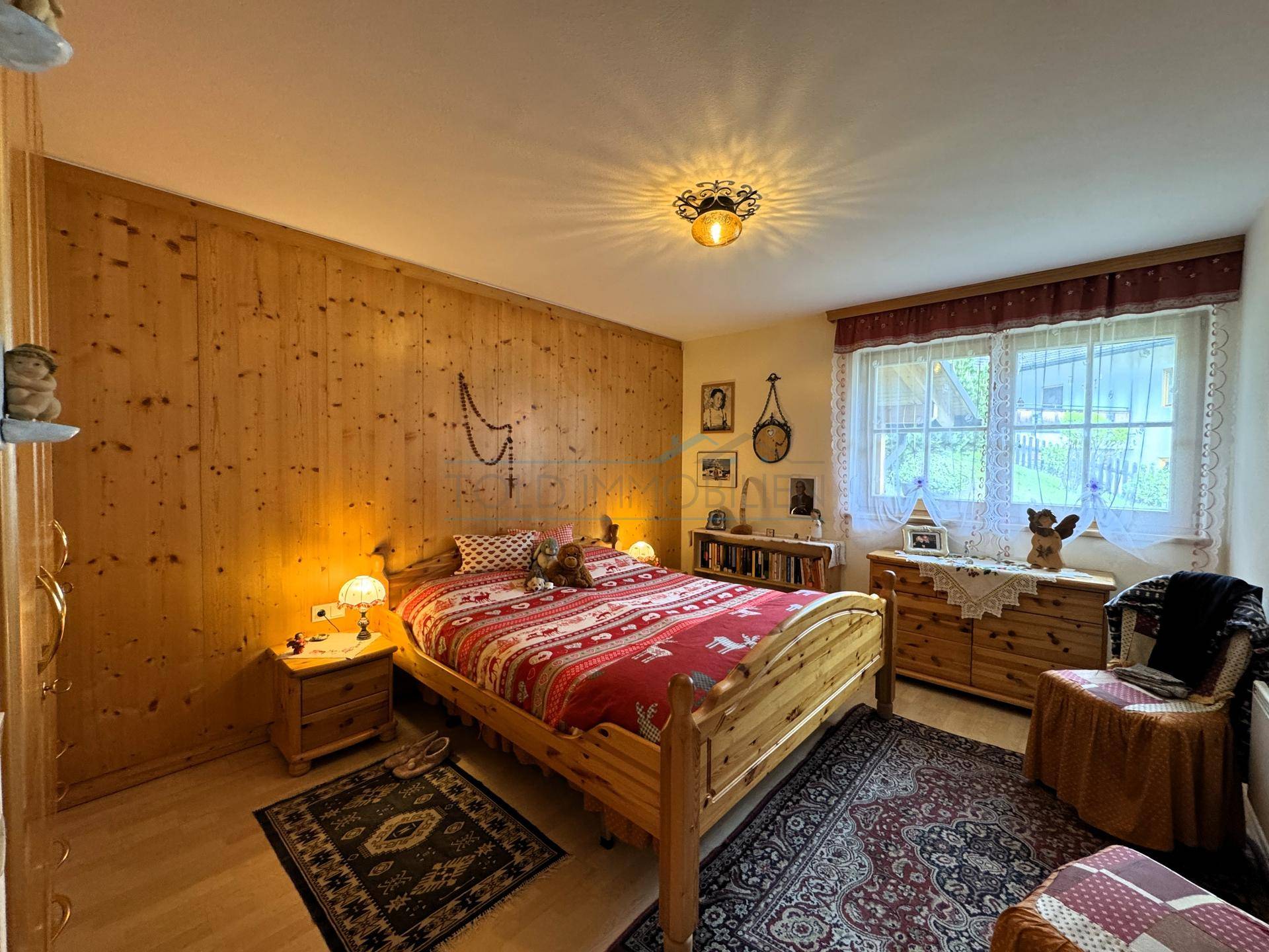 Wohnhaus mit Garage und Garten in sonniger Aussichtslage - Mehr