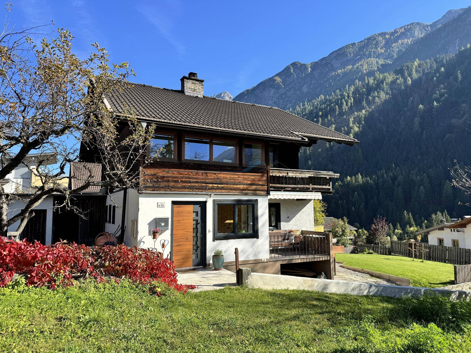 20 - Blick zum Haus - Eingangsbereich