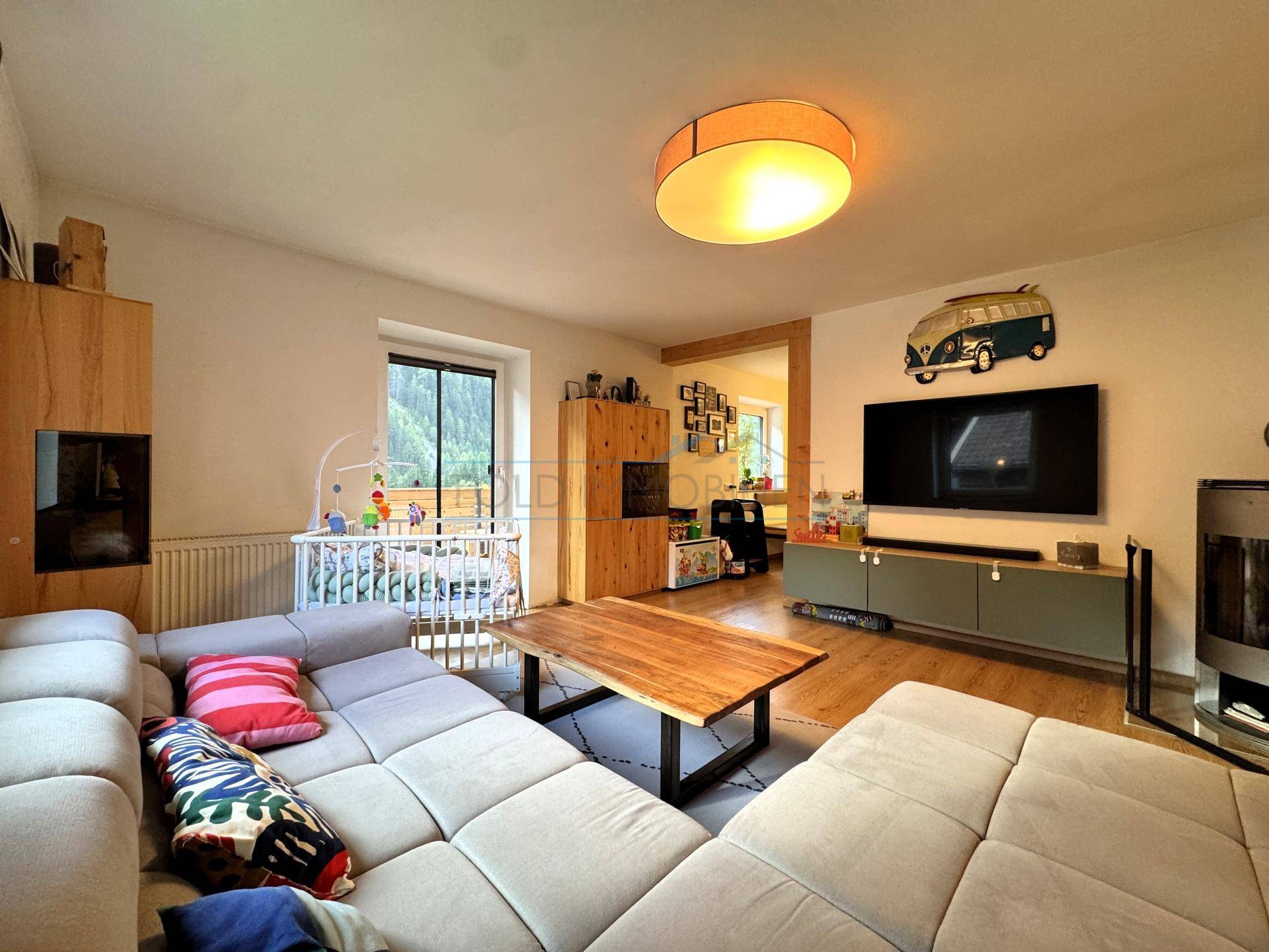 6 - Wohnzimmer mit Terrassenzugang