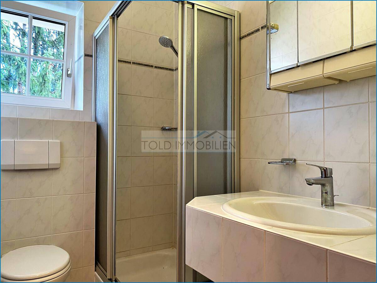 Badezimmer mit Dusche