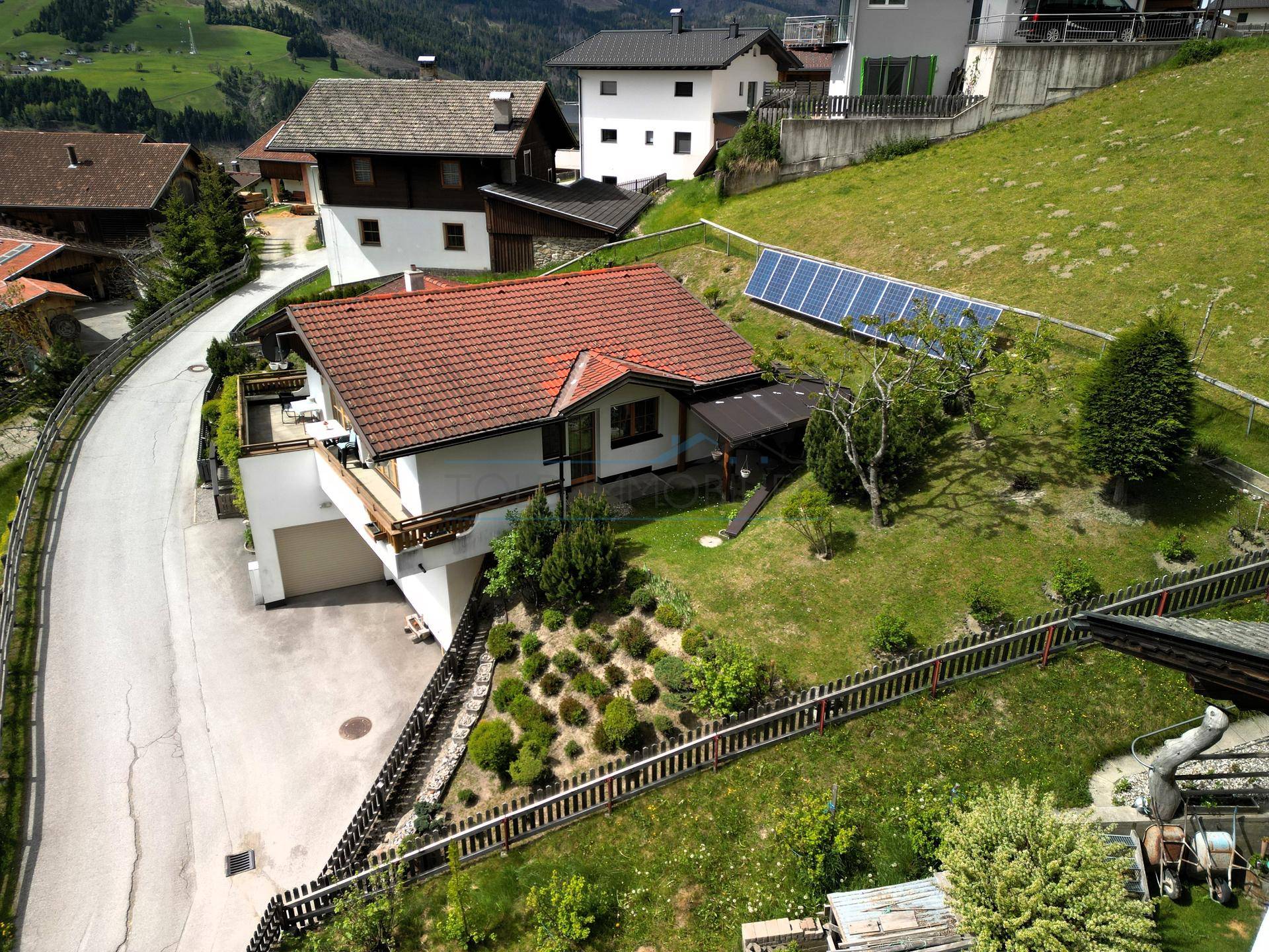 Wohnhaus mit Garage und Garten in sonniger Aussichtslage - Ansicht 2