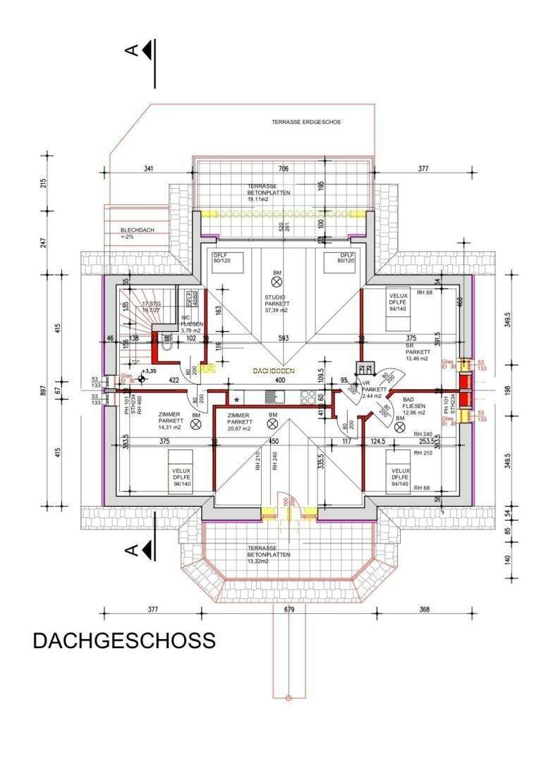 Grundriss des Dachgeschosses mit Studio, Zimmern und Dachschrägen.