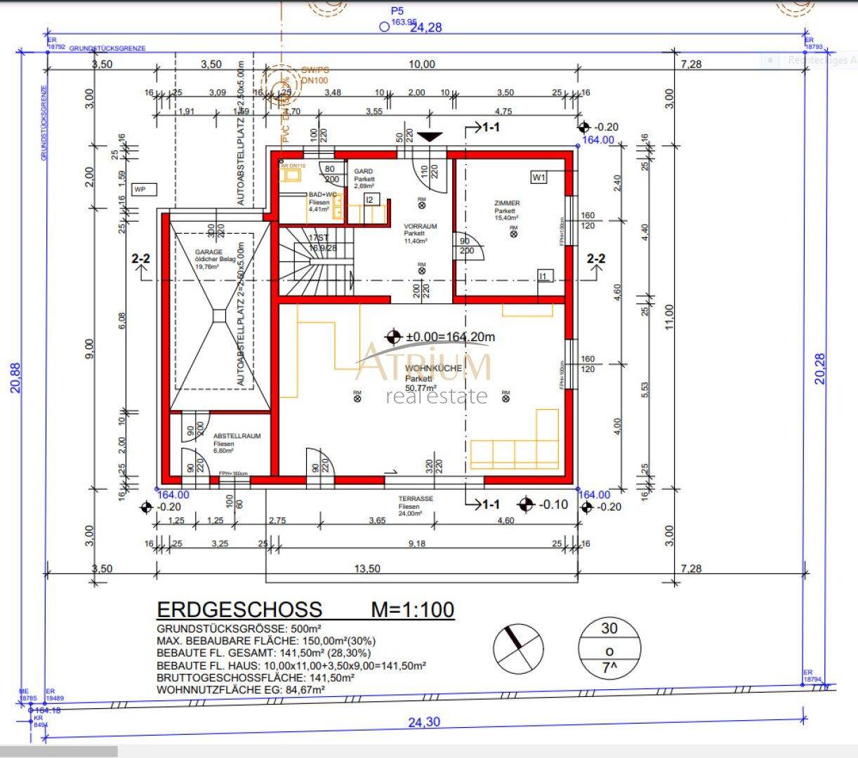 Grundriss des Erdgeschosses mit offenem Wohnbereich, Küche, WC und Terrasse.