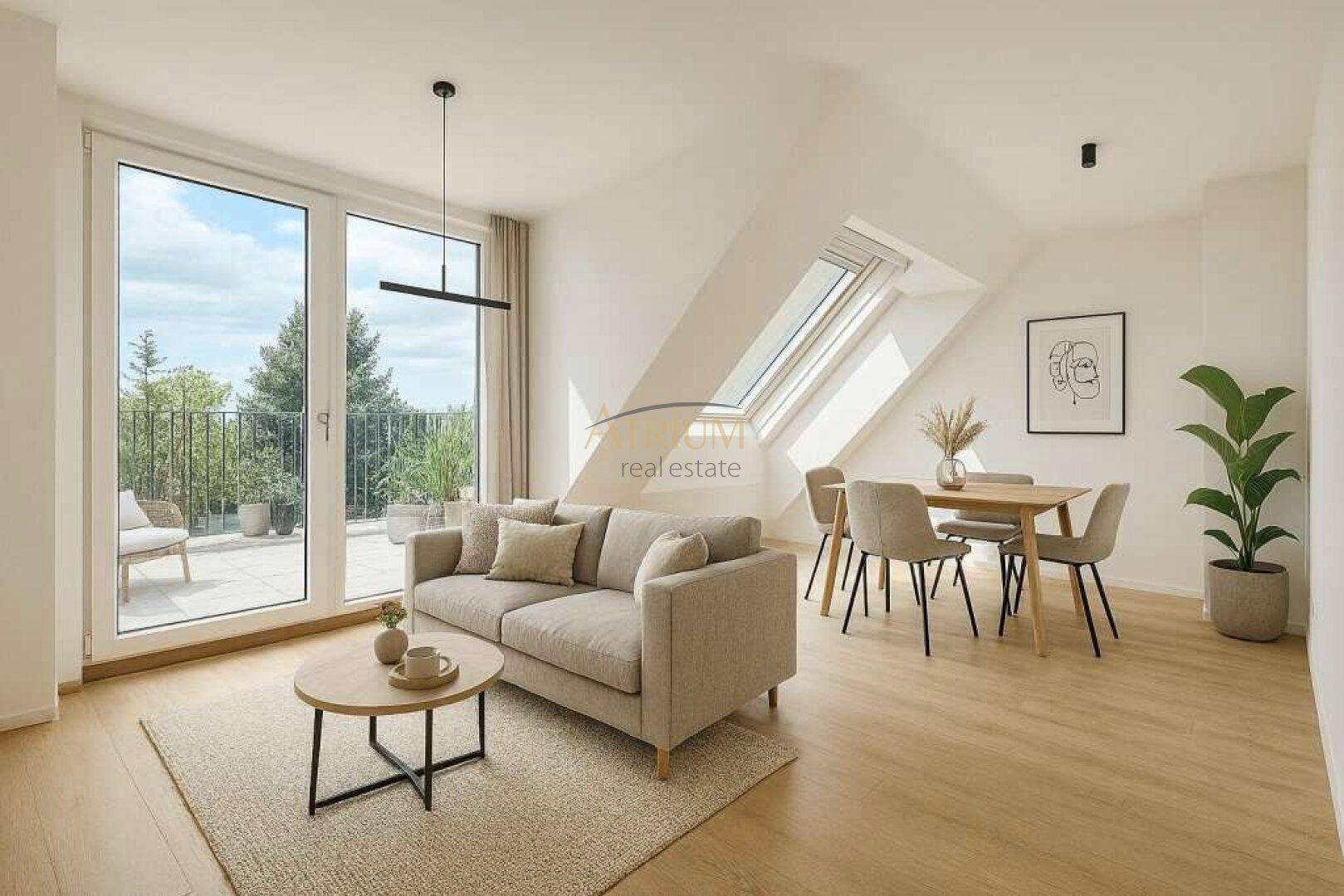 Offener Wohn-Essbereich mit Holzboden, Dachschrägen und Zugang zur Terrasse.