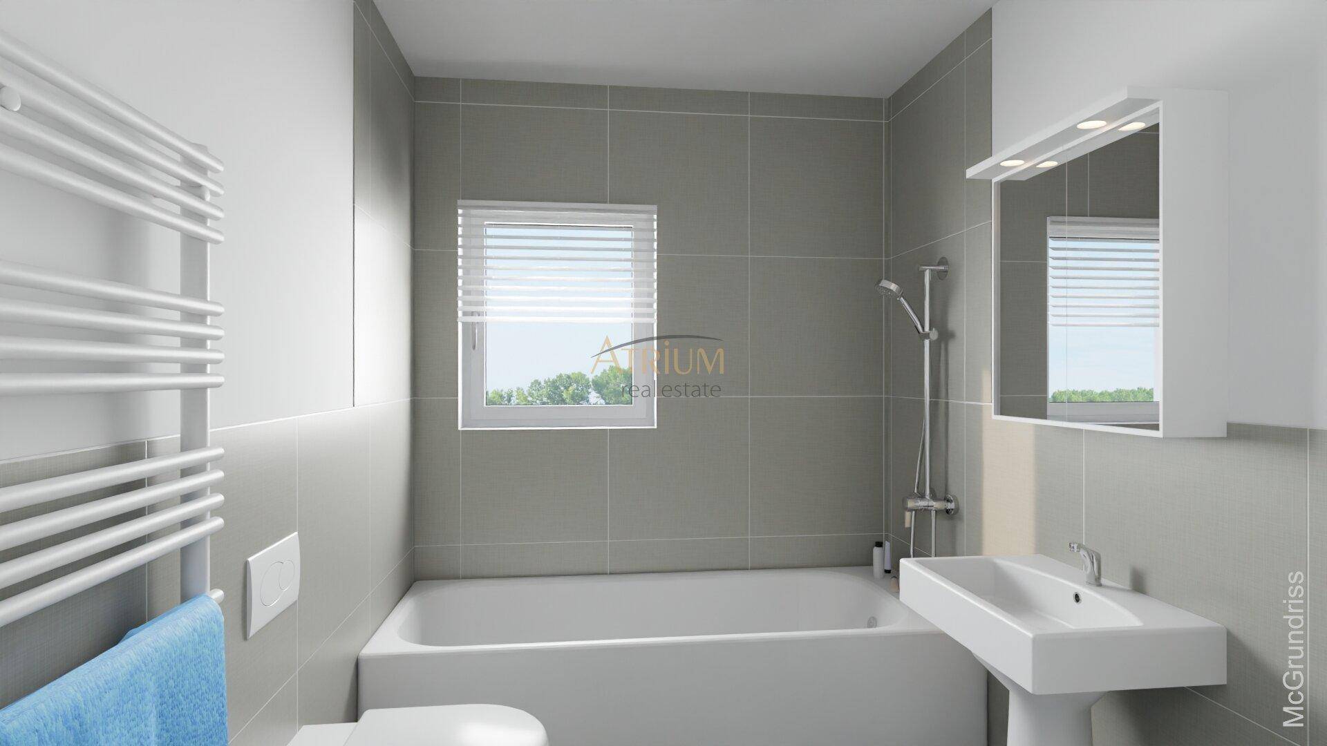 Modernes Badezimmer mit Badewanne, Waschbecken, WC und Fenster.