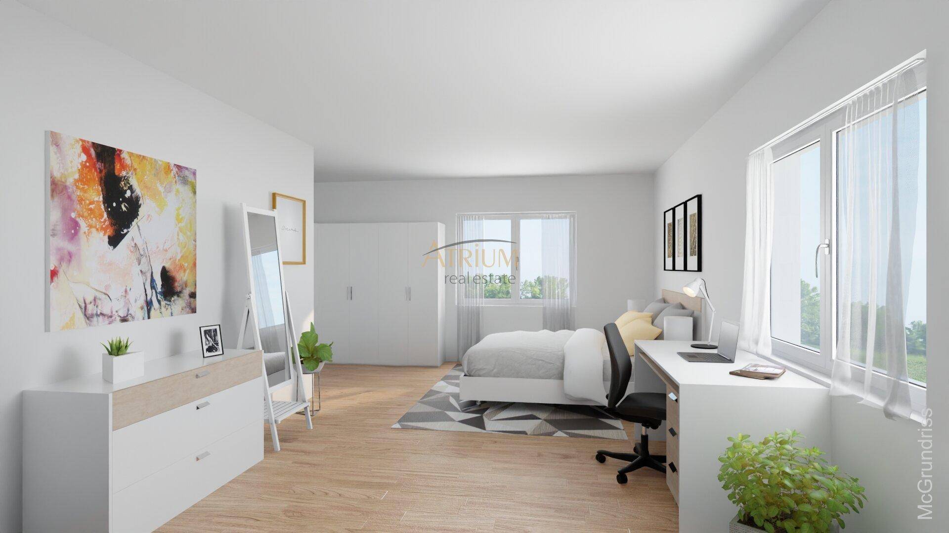 Helles Schlafzimmer mit Holzboden, großem Fenster und modernem Schreibtischbereich.