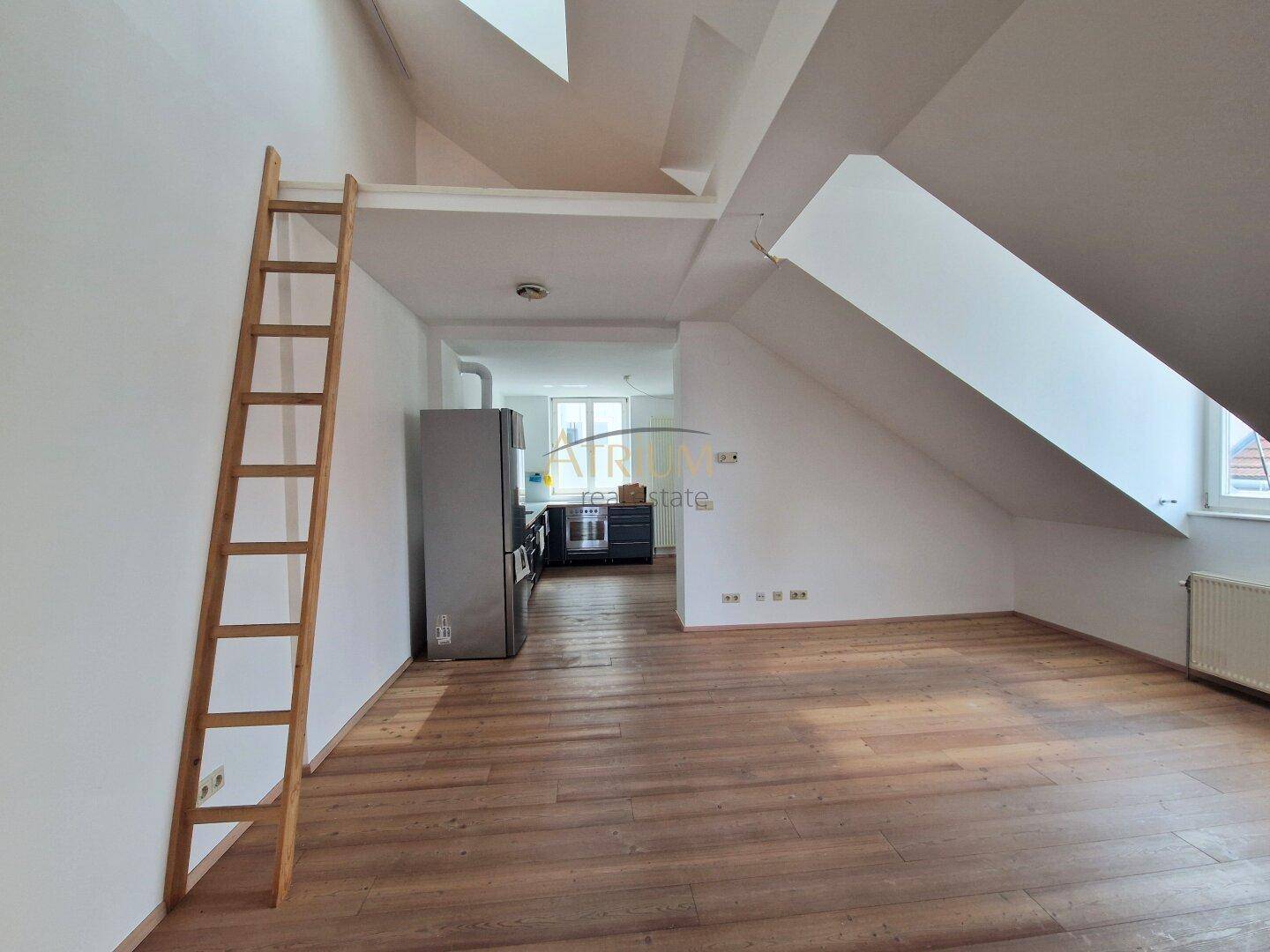 Helle Altbau-Dachgeschosswohnung mit 65 m² in Bestlage des 4. Bezirks - Ansicht 3