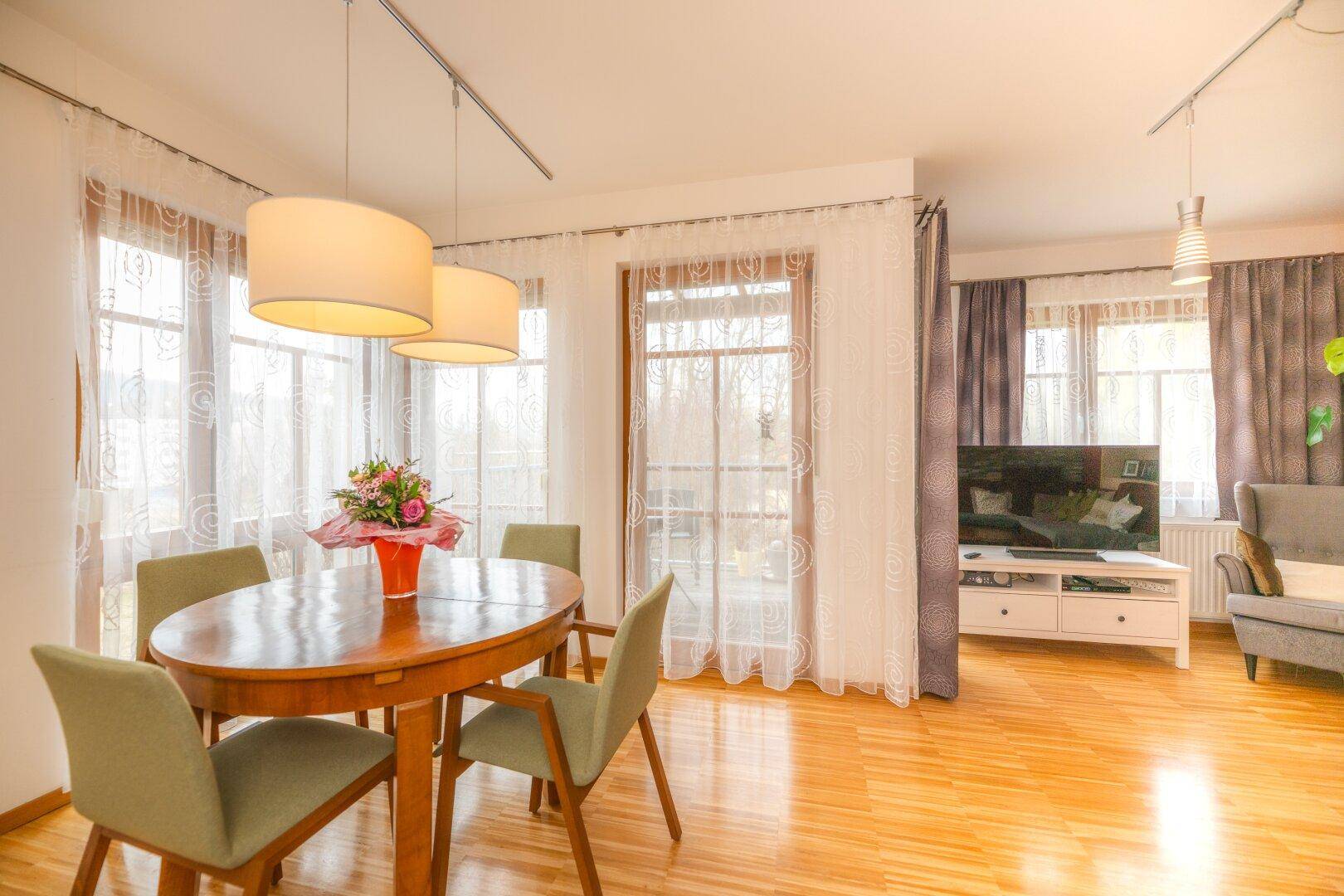 Großes, fast neues Haus in Berndorf mit schönem Fernblick - Ansicht 6