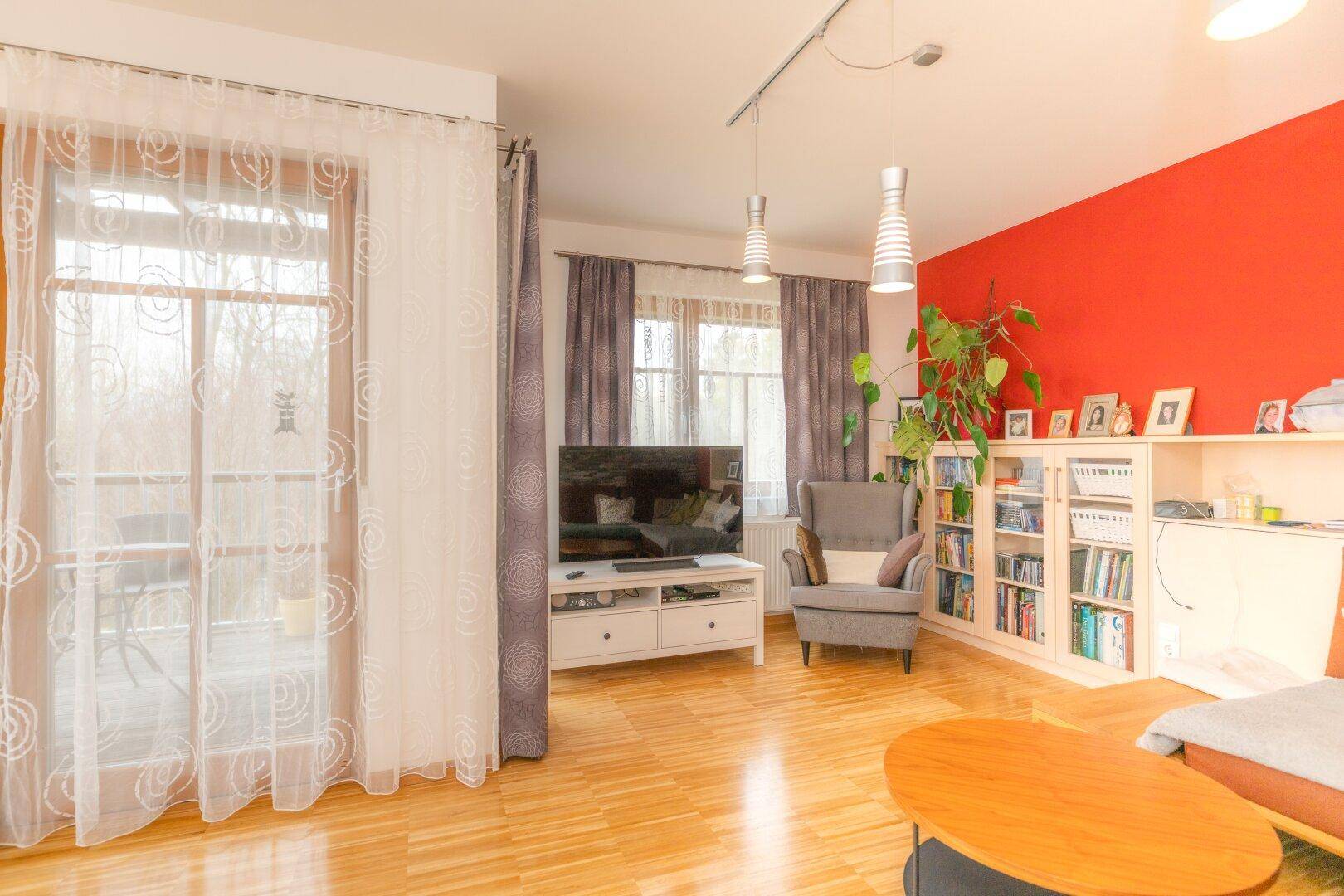 Großes, fast neues Haus in Berndorf mit schönem Fernblick - Ansicht 4