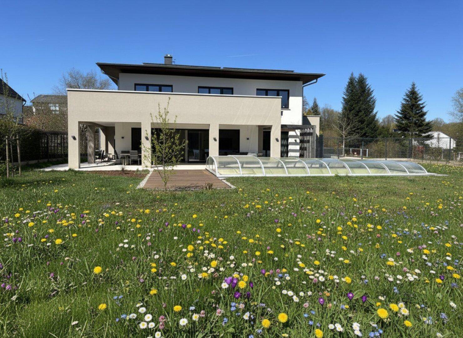 MUSIK, NATUR und LUXUS | Traumvilla mit Vielzweck-Tonstudio | großzügiger Außenbereich mit Pool | Photovoltaik | Smart-Home-System | Naturpanorama - Ansicht 2