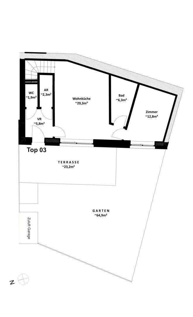 Grundriss von Top 03 mit Wohnküche, Zimmer, Bad, WC, Terrasse und großem Garten.
