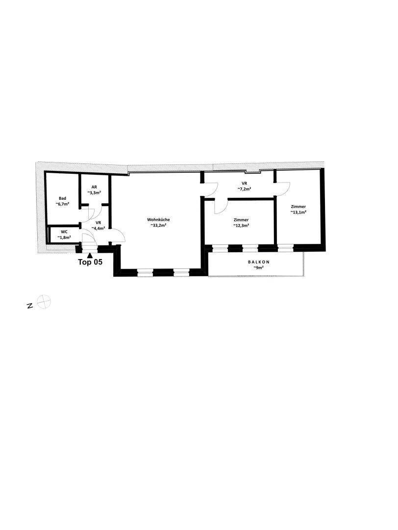 Grundriss von Top 05 mit Wohnküche, zwei Zimmern, Bad, WC und Balkon.