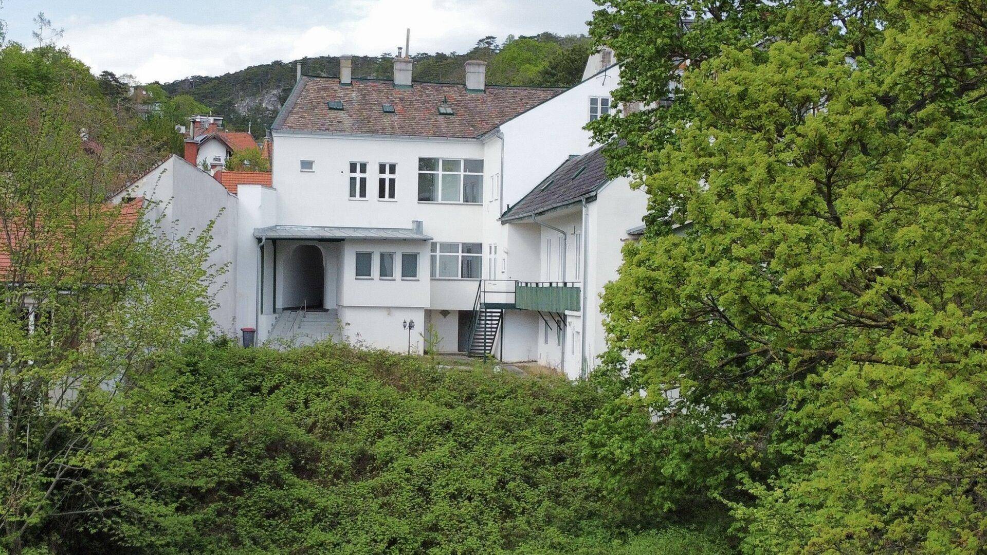 Sanieren, Dachgeschoss ausbauen und danach Wohnen und Arbeiten in bester Badener Zentrumslage – pohled 2