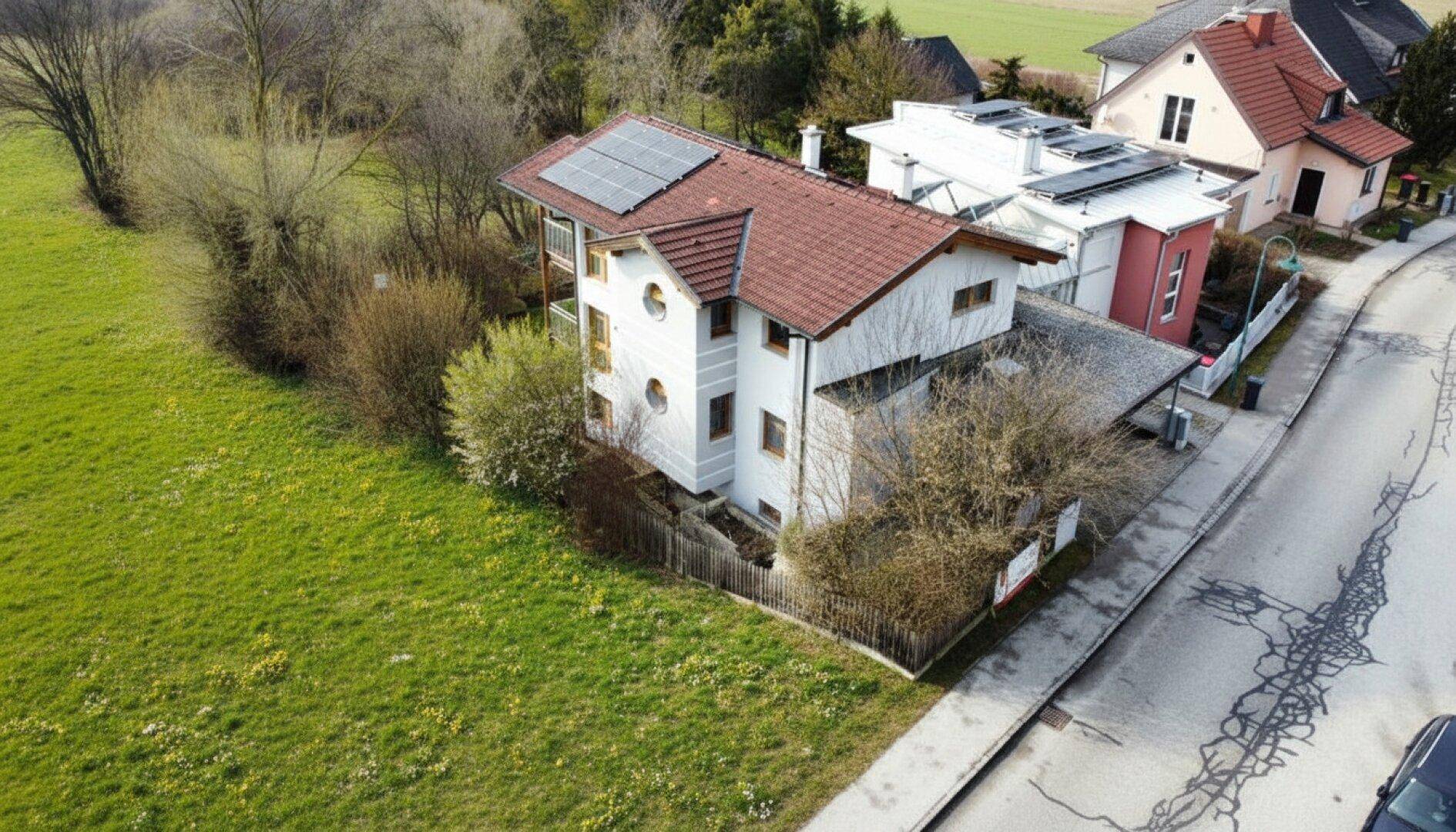 Großes, fast neues Haus in Berndorf mit schönem Fernblick - Ansicht 2