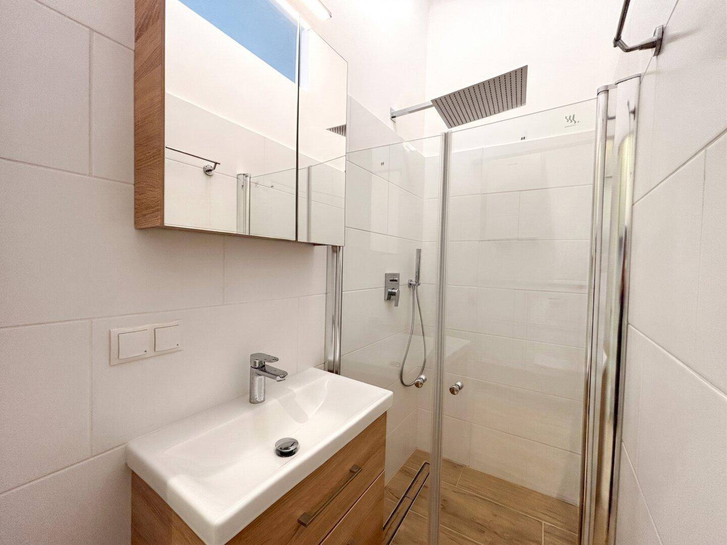Möbliert + saniert I Pendler, Expats, Projektarbeiter! I U1 und 13A direkt vorm Haus - Hofruhelage - Top-Infrastruktur - Hauptbahnhof – další