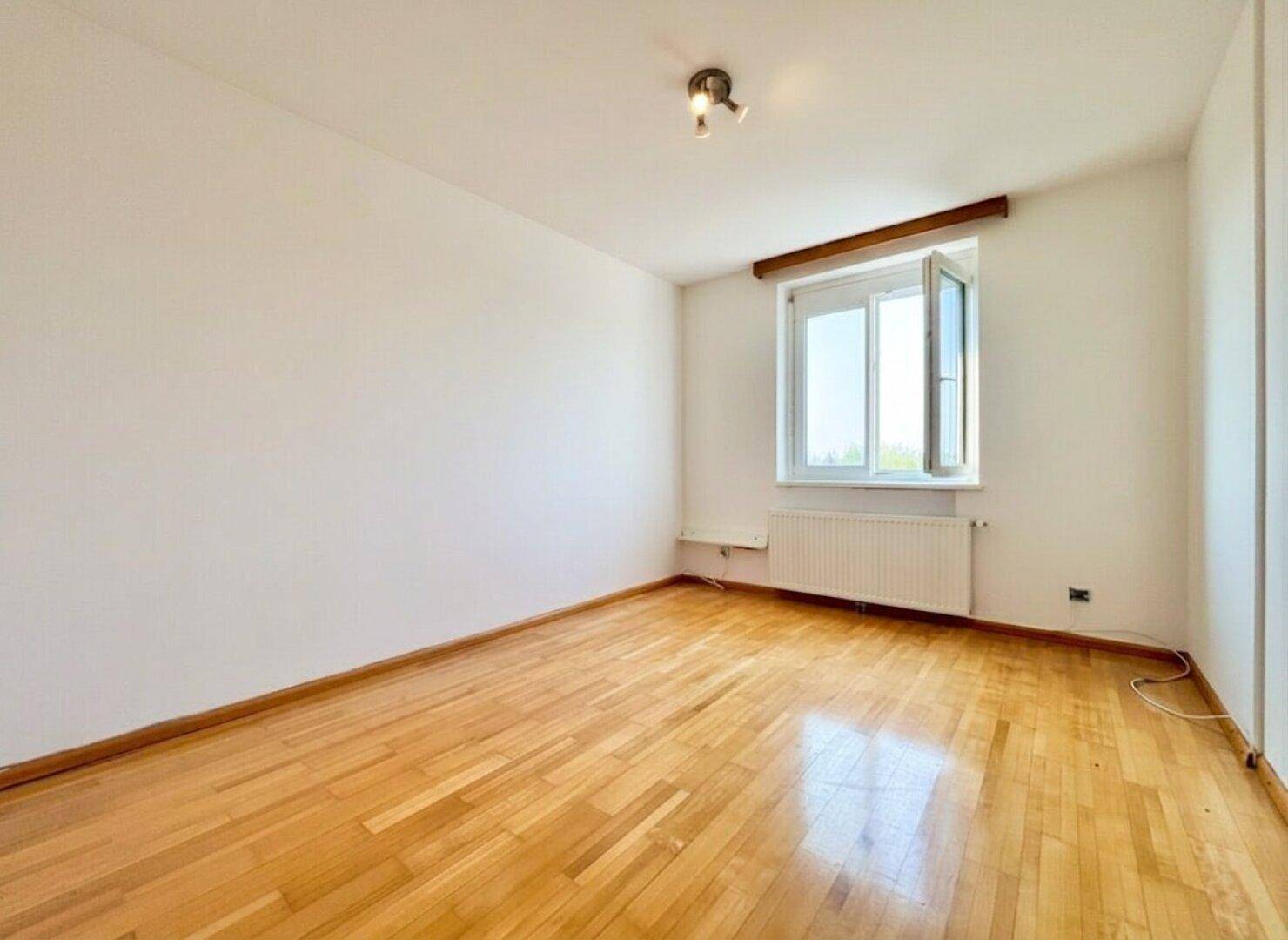 Wohnen im Grünen und bestens angebunden an Wien | GRÜNBLICK in den ruhigen Innenhof | Süd-West-Loggia | inkl. Stellplatz - Mehr